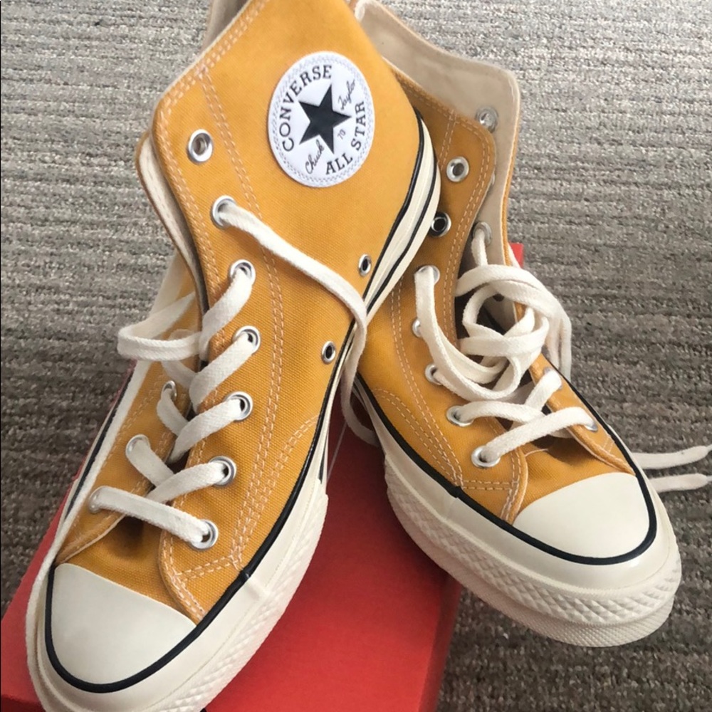 Brand new Yellow chuck taylor 70